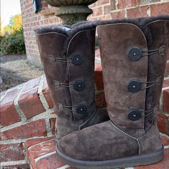 EUC Ugg Tall Boots with buttons SIZE 10 - Picture 3 of 7